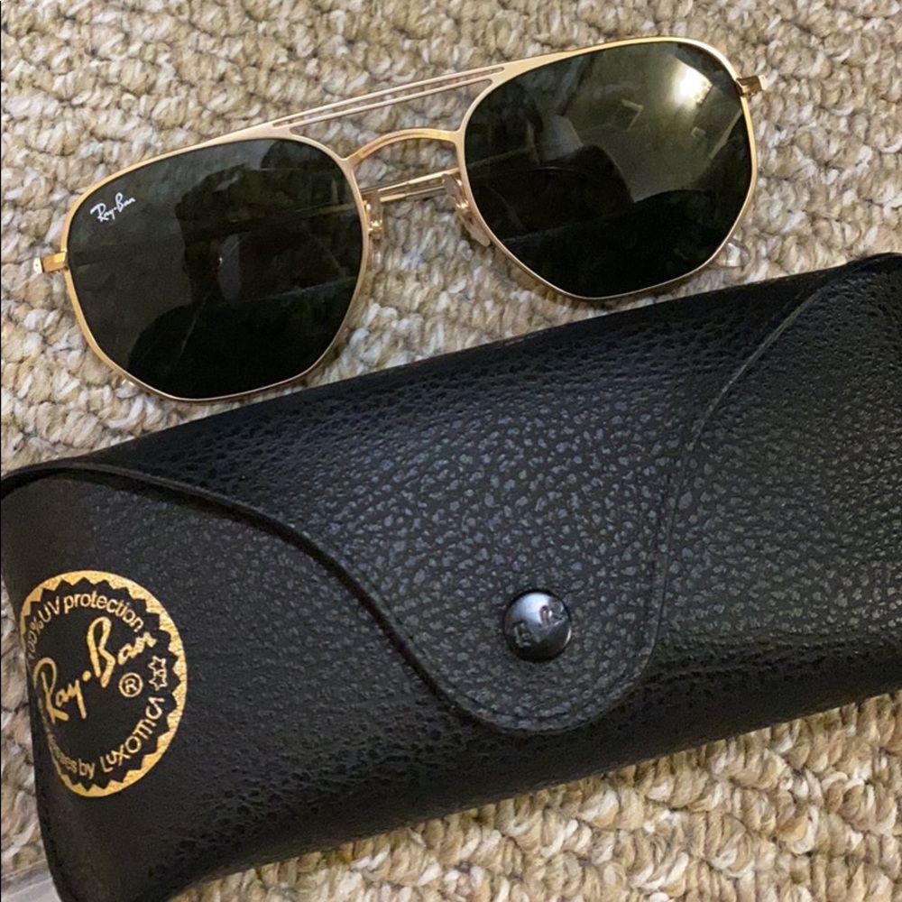 AVIATOR RAY BANS: NEVER BEEN WORN, BRAND NEW!
